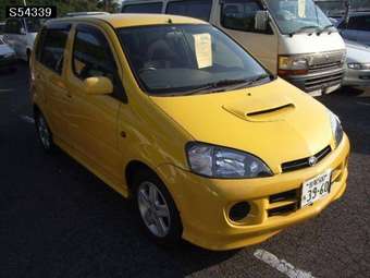 2002 Daihatsu YRV Images