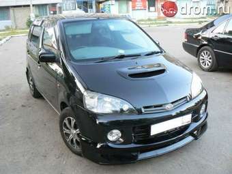 2002 Daihatsu YRV Pictures