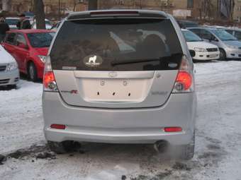 2002 Daihatsu YRV Photos
