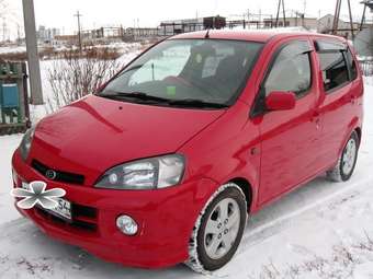 2002 Daihatsu YRV Pics