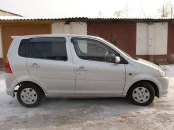 2002 Daihatsu YRV For Sale