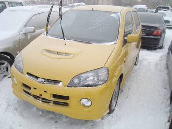 2002 Daihatsu YRV Photos