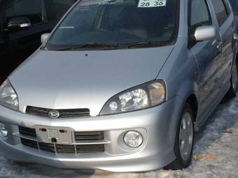 2002 Daihatsu YRV Photos