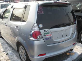 2002 Daihatsu YRV Pictures