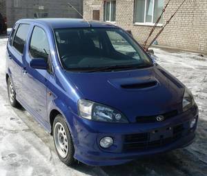 2002 Daihatsu YRV Images