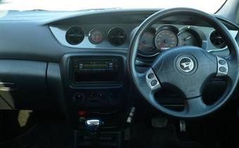 2002 Daihatsu YRV Pictures