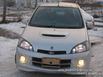 2002 Daihatsu YRV Photos