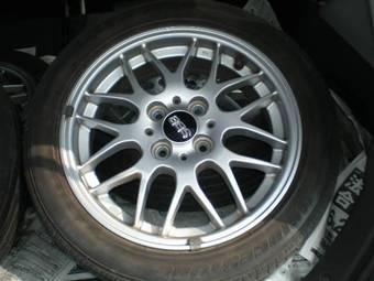 2002 Daihatsu YRV Pictures