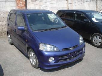 2002 Daihatsu YRV Pictures