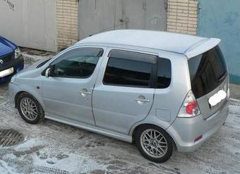 2002 Daihatsu YRV Pictures