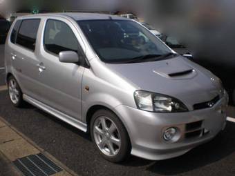 2002 Daihatsu YRV Images