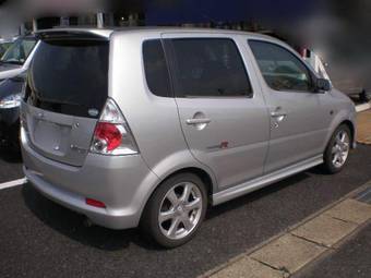 2002 Daihatsu YRV Pictures
