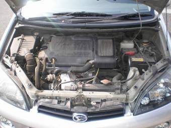 2002 Daihatsu YRV Pictures