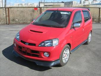 2002 Daihatsu YRV Photos