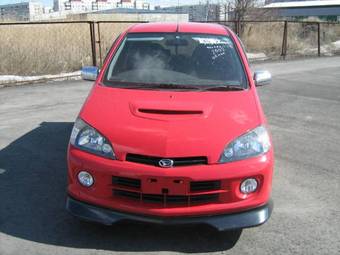 2002 Daihatsu YRV Pics