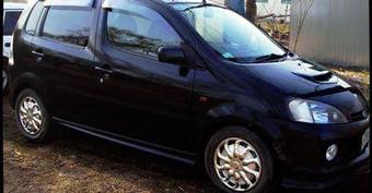 2002 Daihatsu YRV Pictures
