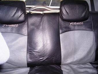 2002 Daihatsu YRV Photos