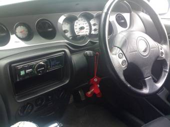 2002 Daihatsu YRV Pictures
