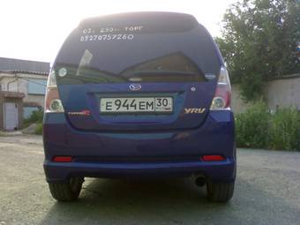 2002 Daihatsu YRV Images