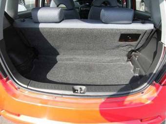 2002 Daihatsu YRV Pictures