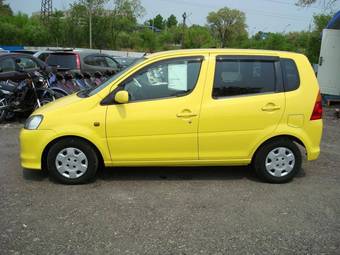 2002 Daihatsu YRV For Sale
