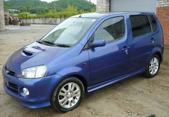 2002 Daihatsu YRV Photos