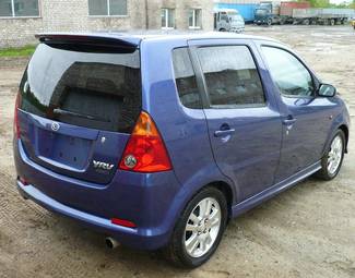 2002 Daihatsu YRV Pictures