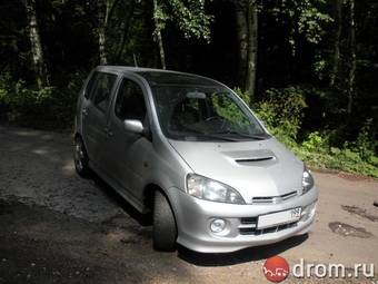 2002 Daihatsu YRV Pics