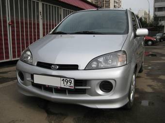 2002 Daihatsu YRV Pictures