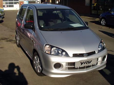 2003 Daihatsu YRV