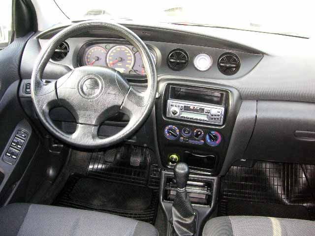 2003 Daihatsu YRV