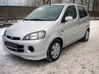 2003 Daihatsu YRV