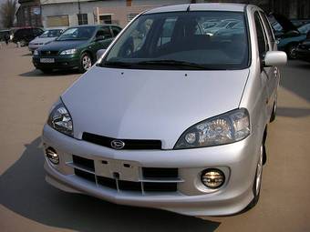 2003 Daihatsu YRV