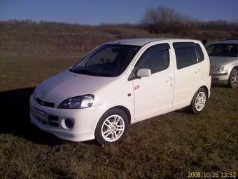 2003 Daihatsu YRV