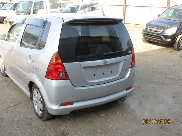 2003 Daihatsu YRV