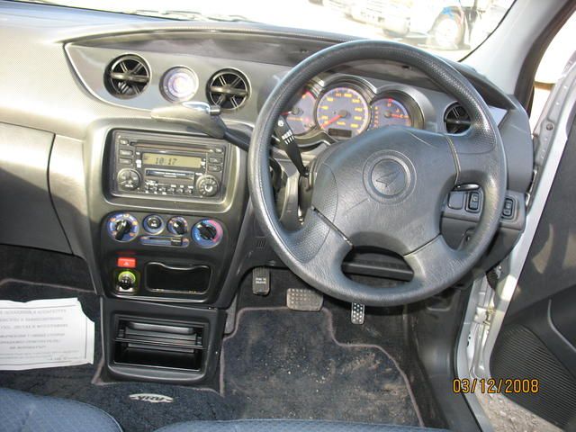 2003 Daihatsu YRV