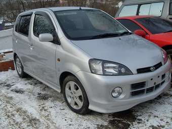 2003 Daihatsu YRV