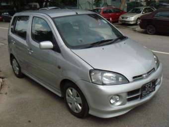 2003 Daihatsu YRV Pictures