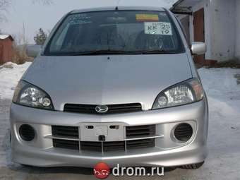 2003 Daihatsu YRV Pictures