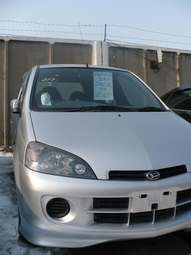 2003 Daihatsu YRV Pics