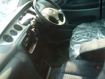 2003 Daihatsu YRV Pictures