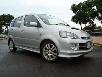 2003 Daihatsu YRV Pictures