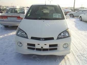 2003 Daihatsu YRV Pictures