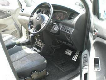 2003 Daihatsu YRV Wallpapers