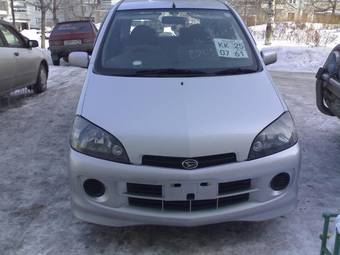 2003 Daihatsu YRV Photos