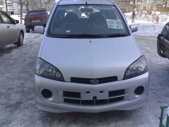 2003 Daihatsu YRV Photos