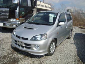 2003 Daihatsu YRV Pictures