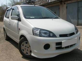 2003 Daihatsu YRV Pics