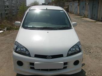 2003 Daihatsu YRV Pictures