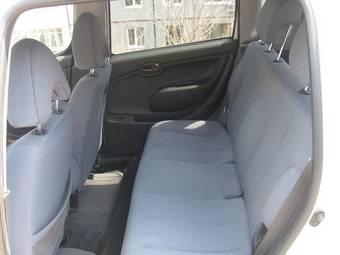 2003 Daihatsu YRV Pictures